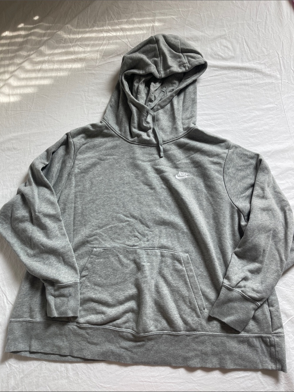 Nike Women’s Grey Pullover Hoodie with White Swoosh